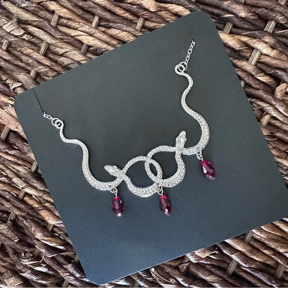 New Gothic Silver-Tone Snake Necklace with Red Dangling Gems - Picture 3 of 5